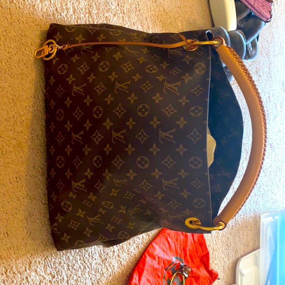 Louis Vuitton brown Artsy bag brand new!!